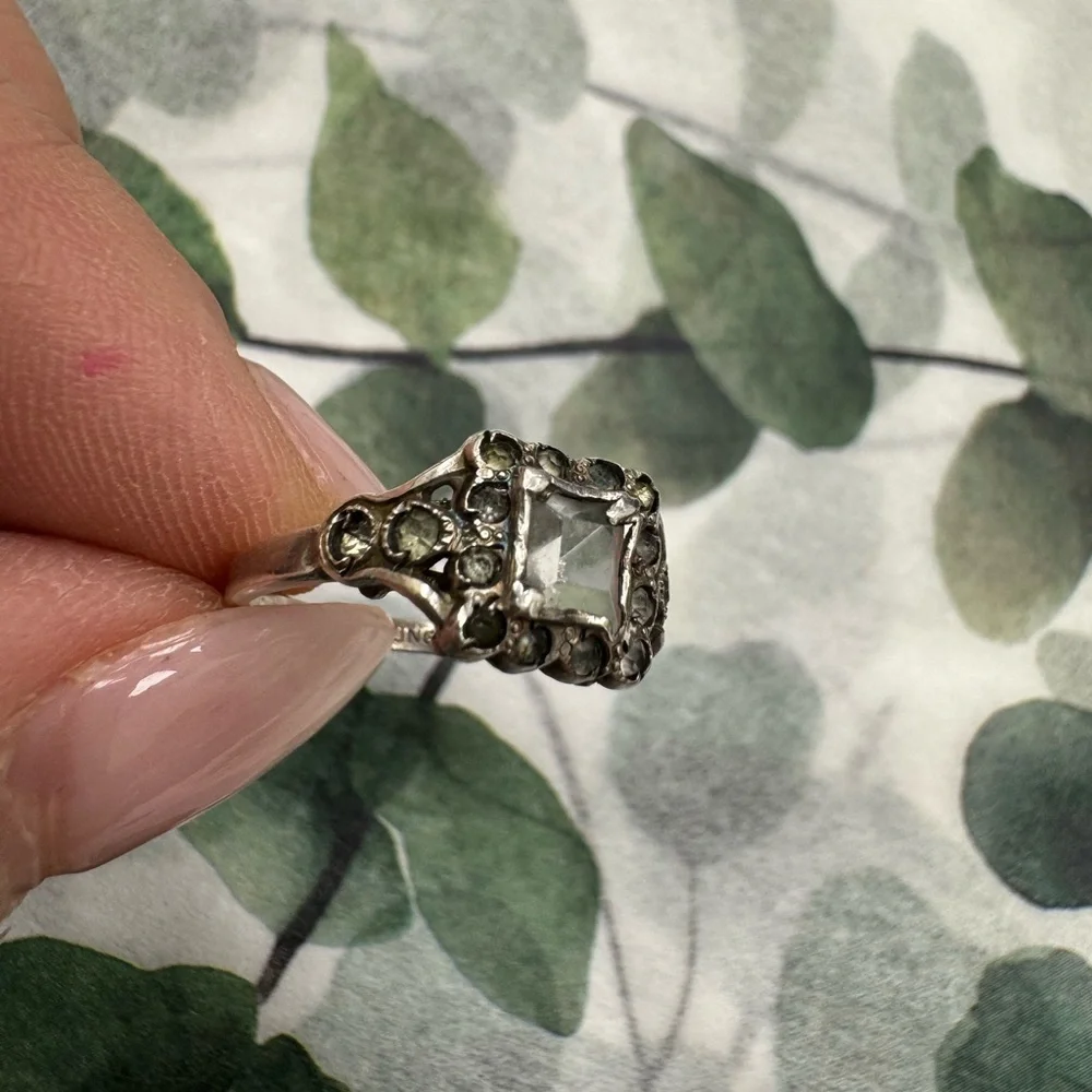 Elegant Antique Sterling Silver Ring with Clear Gemstones Size 6.75 2.3g